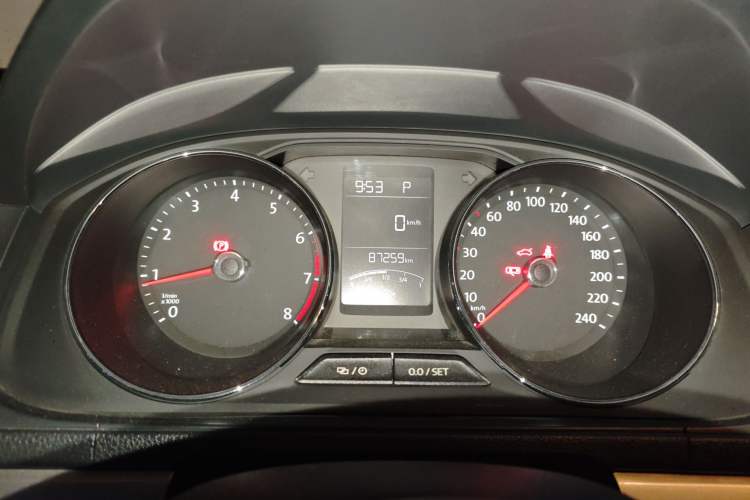 Used Volkswagen Lavida 2015 1.6L Automatic Luxury Edition Instrument Cluster