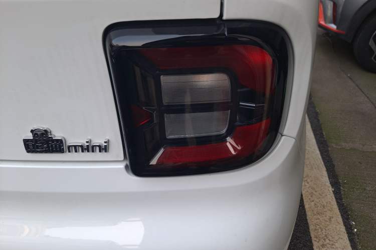 Used Geely Galaxy Panda 2024 Panda Mini 200km Endurance Bear Right Rear Taillight