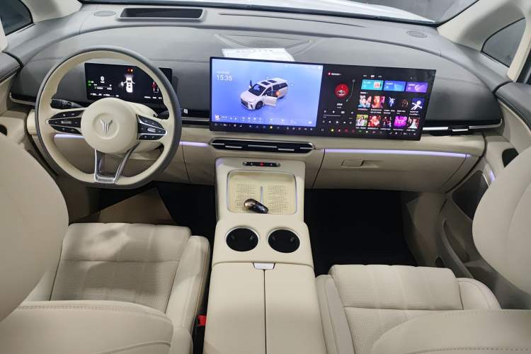 Used VOYAH Dream 2025 PHEV Four-Wheel Drive Prestige Kunpeng Edition
