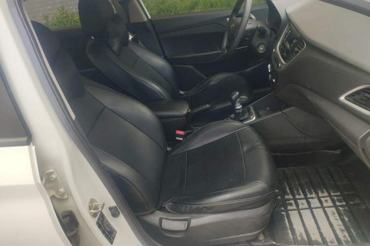 Used Hyundai Verna (new generation) 2016 1.4L Manual Cool Edition GLS Right Front Seat