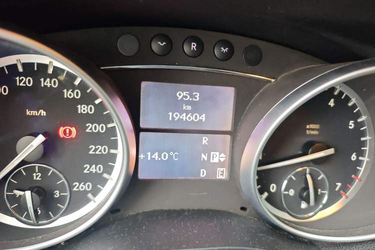 Used Mercedes-Benz R-Class 2014 R 320 4MATIC Business Model