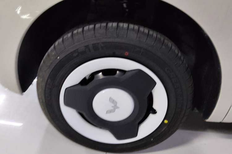 Used Wuling Hongguang MINIEV 2024 3rd Generation 215km Youth Edition Left Front Wheel Hub