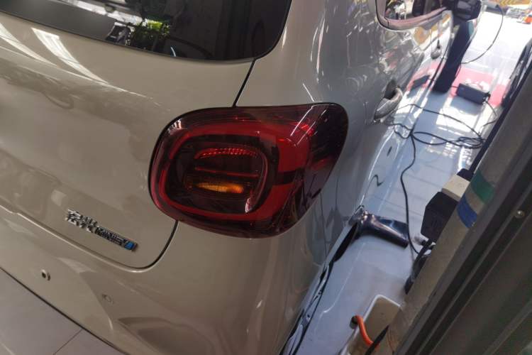 Used Wuling Hongguang MINIEV 2025 Four-Door Version Advanced Edition Right Rear Taillight