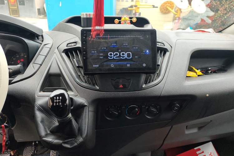 Used Ford Transit 2017 2.0T Diesel Multi-Function Commercial Vehicle Mid-Drive Mid-Roof China V Standard Audio And AC Panel