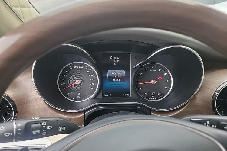 Used Mercedes-Benz V-Class 2020 V 260 Avantgarde Edition Instrument Cluster