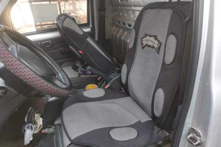 Used Wuling Zhiguang Small Truck 2016 1.2L Single-Row LSI Left Front Seat