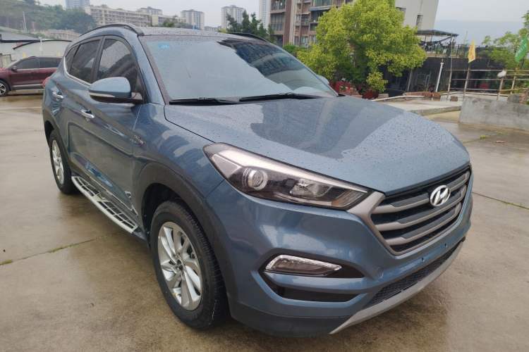 Used Hyundai Tucson 2015 1.6T Dual-Clutch Two-Wheel-Drive Smart Model Front Right 45 Deg