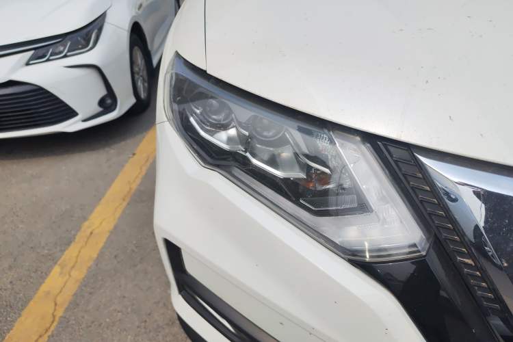 Used Nissan X-Trail 2022 2.0L Two-Wheel Drive Smart Connect Premium Edition Right Front Headlight