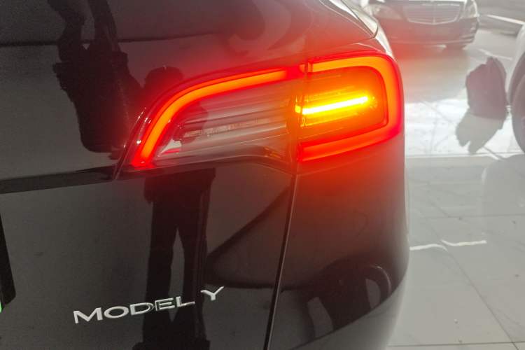 Used Tesla Model Y 2023 Long-Range All-Wheel-Drive Version