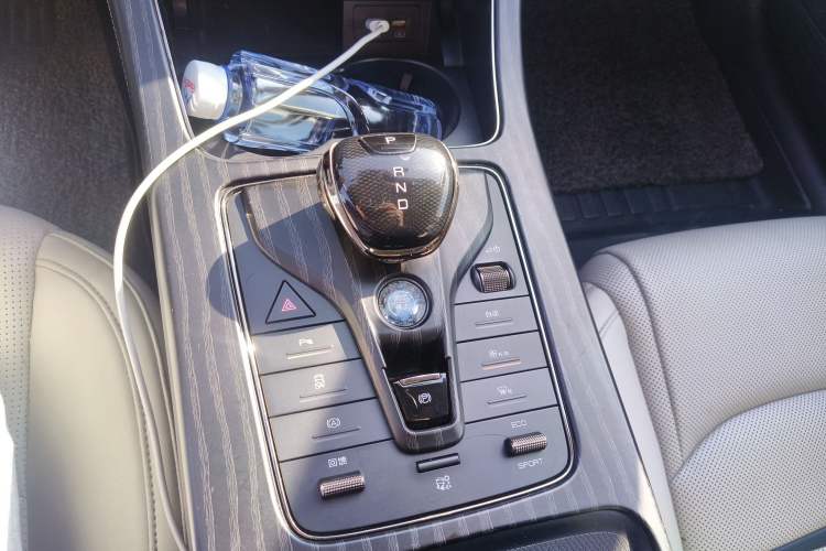 Used BYD e9 2021 Business Edition