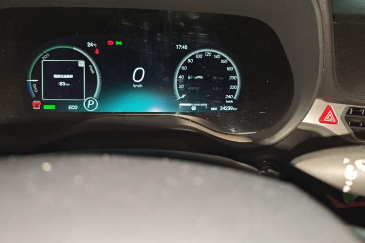 Used Toyota Granvia 2024 2.5L Hybrid Prestige PLUS Four-Wheel Drive Version Odometer Close Up