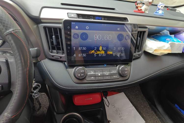 Used Toyota RAV4 2015 2.0L CVT Two-Wheel Drive Fashion Edition Audio And AC Panel