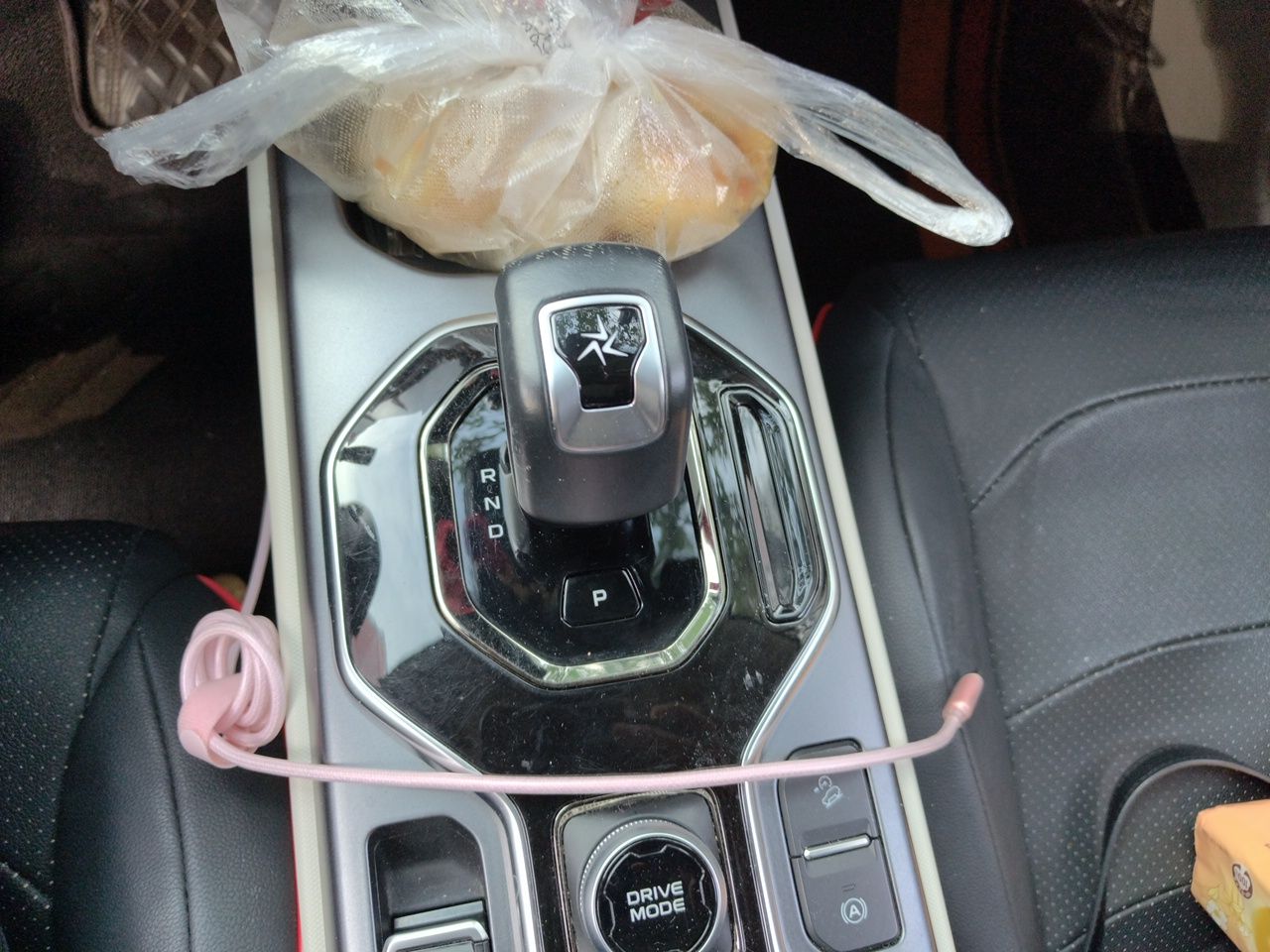 Geely Auto icon 2023 1.5TD Chocolate Luxe Edition — снимка 14