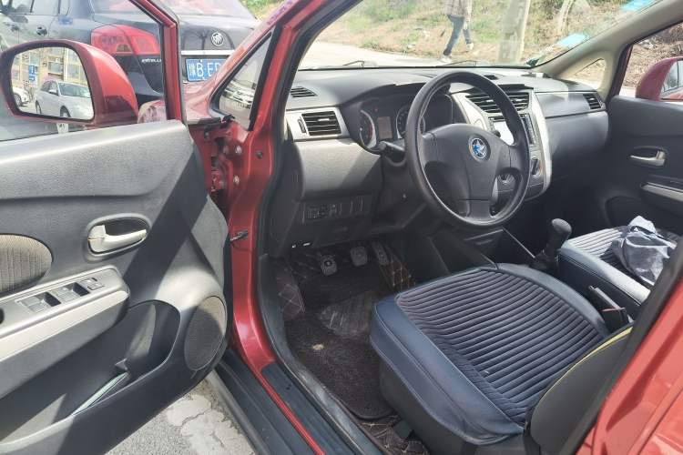 Used Venucia R50X 2013 1.6L Manual Model
