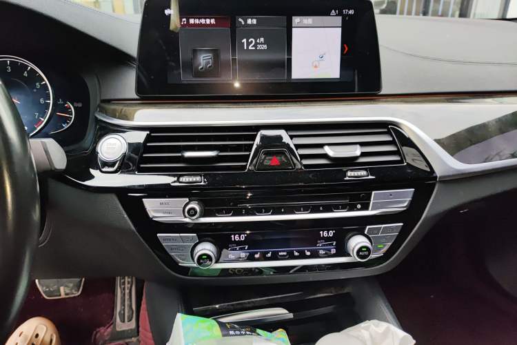 Used BMW 5 Series 2018 Restyled 530Li Luxury Edition M Sport Package Audio And AC Panel
