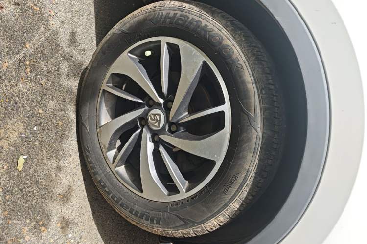 Used Baojun 560 2015 1.8L manual luxury version Right Front Wheel Hub