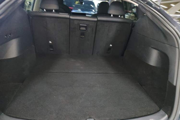 Used Tesla Model Y 2021 Standard Range Rear-Wheel Drive Version Trunk