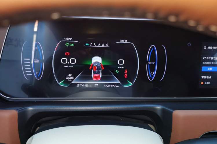 Used ORA Good Cat 2023 401 km Standard Range Luxury Version Lithium Iron Phosphate
