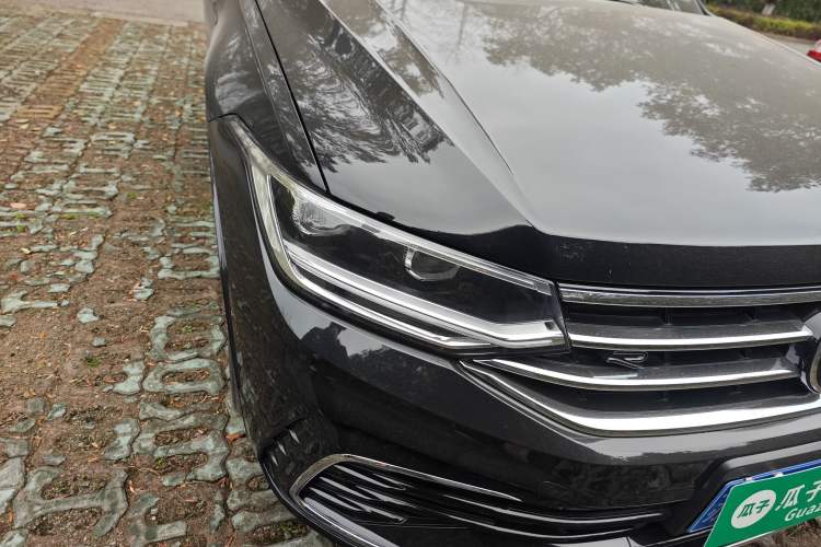 Used Volkswagen Tiguan L 2023 Facelifted 380TSI Automatic All-Wheel Drive R-Line Plus Version 7-Seater
