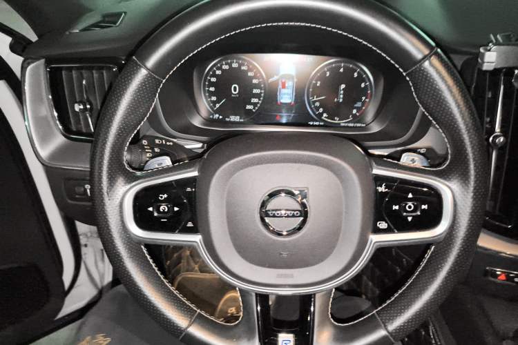 Used Volvo XC60 2019 T5 4x4 Zhiyuan Sport Edition China V Standard Steering Wheel