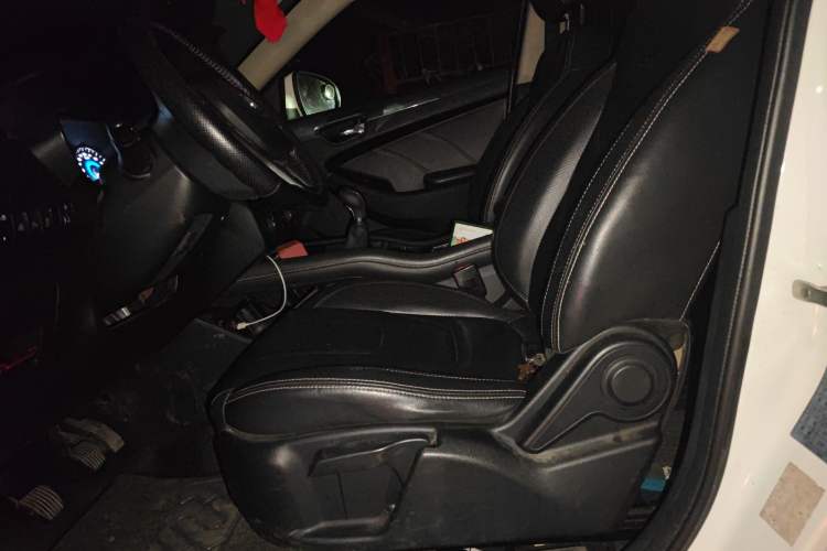 Used Dongfeng Fengon 580 2016 1.5T Manual Luxury Edition Left Front Seat