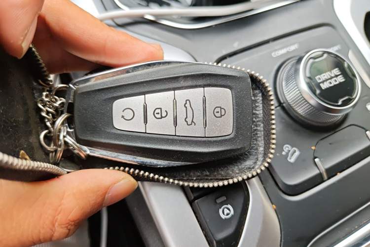 Used Geely Auto Haoyue 2020 1.8TD DCT Luxury Model 5 Seats Vehicle Key