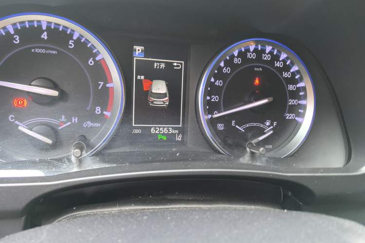 Used Toyota Highlander 2018 2.0T Four-Wheel Drive Luxury Edition 7 Seats China V Emission Standard Odometer Close Up