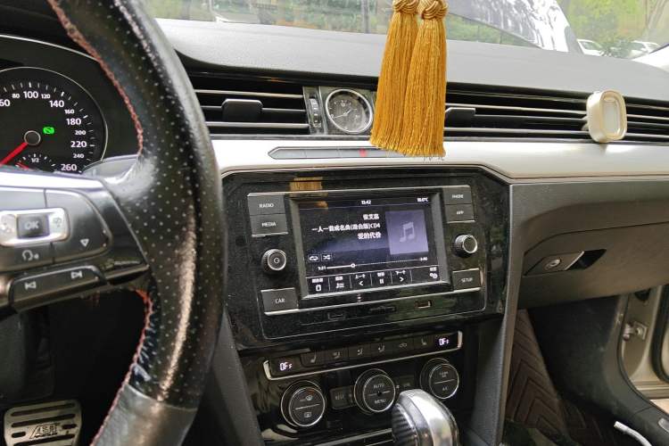 Used Volkswagen Magotan 2018 330TSI DSG Advanced Model Audio And AC Panel