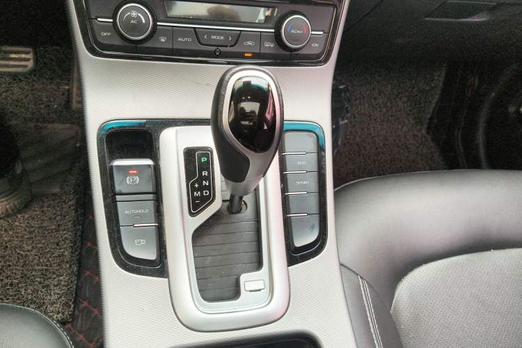 Used Geely Auto Emgrand GS 2018 Sport Edition 1.4T Automatic LingShang Model Gear Lever