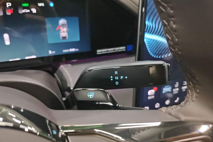 Used Denza Z9 2024 1100 km Four-Wheel Drive Max Version Gear Lever