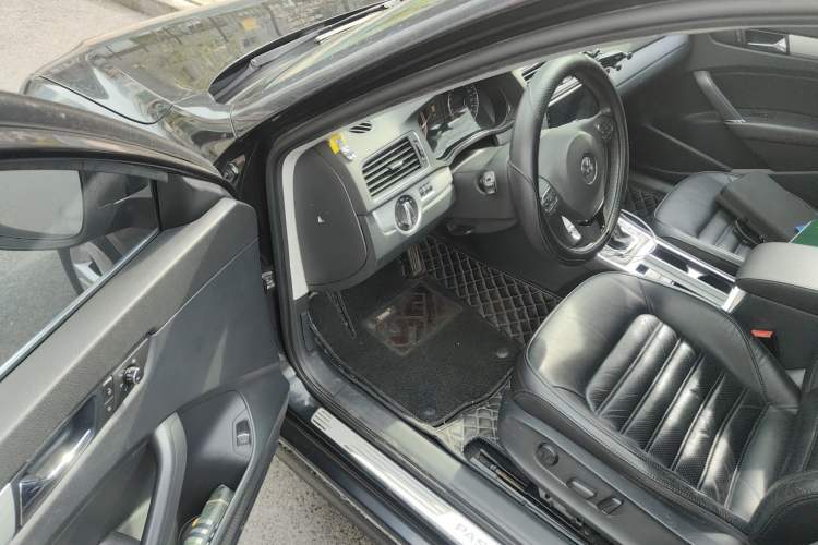 Used Volkswagen Passat 2013 1.8TSI DSG Prestige Edition Driver Seat