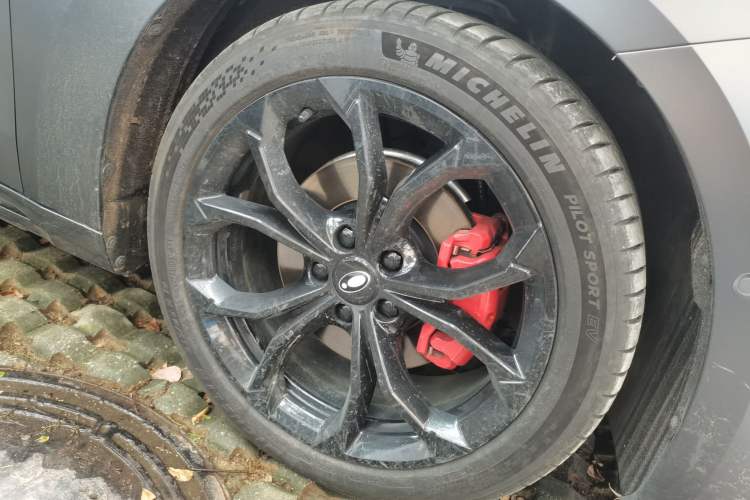 Used ORA Lightning Cat 2024 Dark Night Edition 555km Prestige Version Right Front Wheel Hub