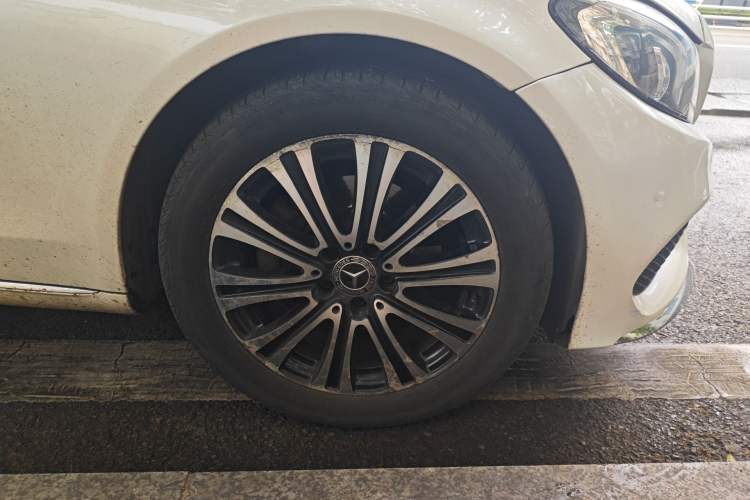 Used Mercedes-Benz C-Class 2017 Facelift C 200 L Sport Edition Right Front Wheel Hub