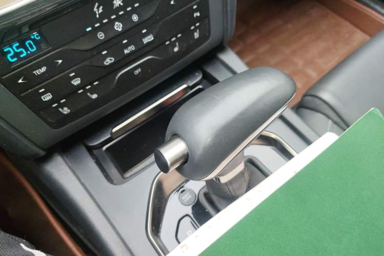 Used Hongqi H7 2019 2.0T Elite Edition Gear Lever