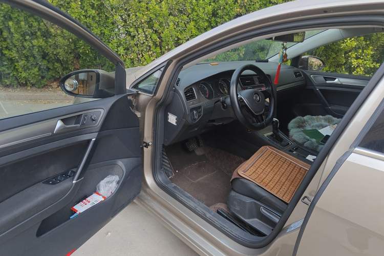 Used Volkswagen Golf 2015 1.6L Automatic Comfort Model
