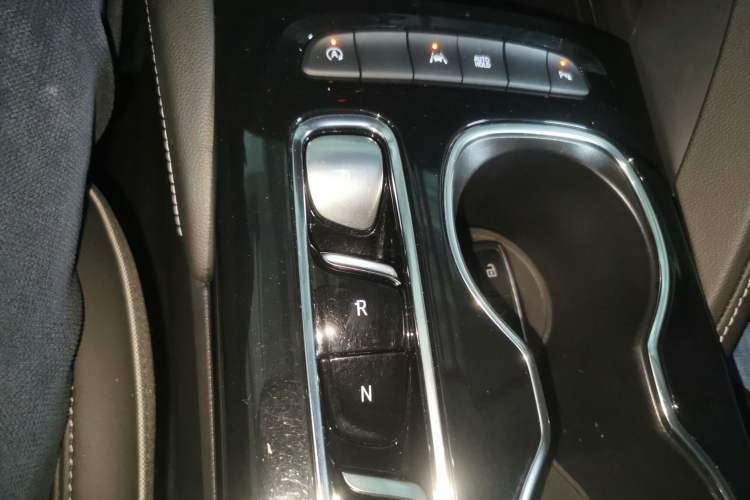 Used Buick Envision 2022 Facelift Encore S 652T Two-Wheel-Drive Luxury Model Gear Lever