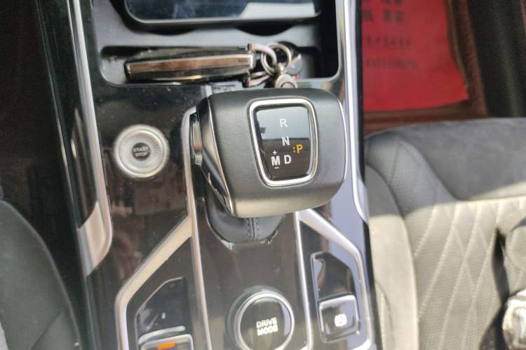 Used Hongqi HS5 2022 Facelifted Version 2.0T Smart Connect Flagship All-Wheel-Drive Edition
