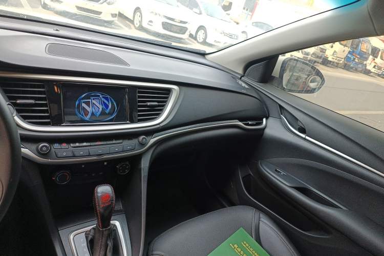 Used Buick GT 2021 Revised Version Flagship 1.5L Automatic Elite Edition Audio And AC Panel