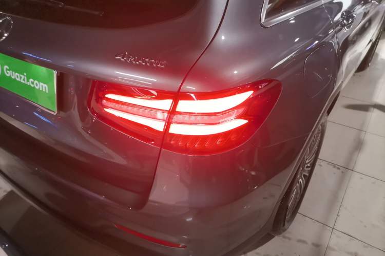 Used Mercedes-Benz GLC 2017 GLC 260 4MATIC Dynamic Edition Exterior 3