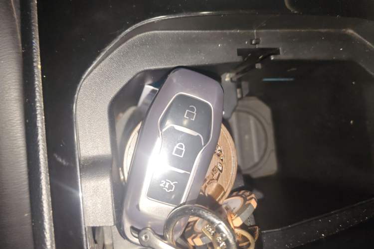 Used Ford Edge 2015 2.0T GTDi 4x4 High-Grade Model