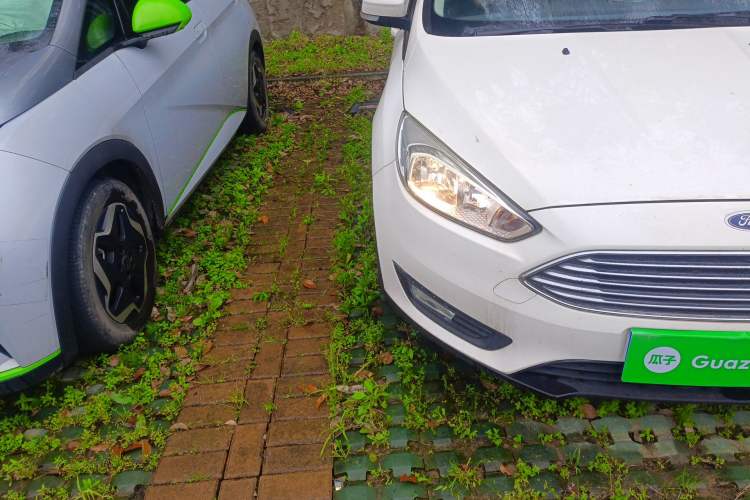 Used Ford Focus 2015 Sedan 1.6L Automatic Comfort Model Right Front Headlight