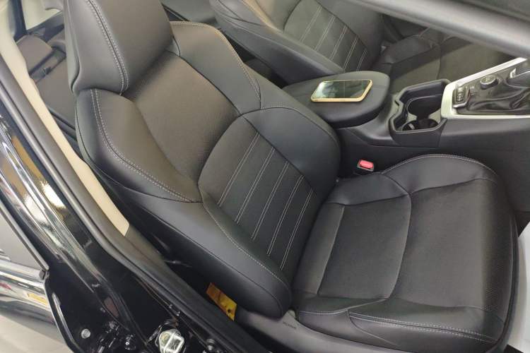 Used Toyota Wildlander 2023 Dual-Motor 2.5L E-CVT Four-Wheel Drive Prestige Edition
