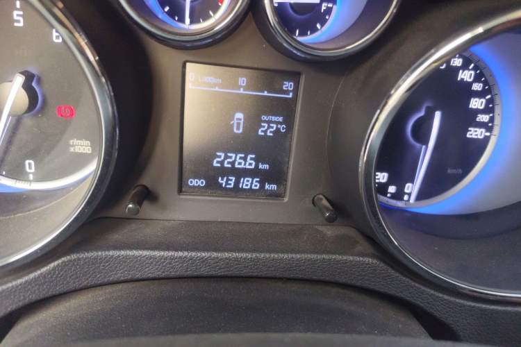 Used CHANGAN CS35 2016 1.6L Manual Luxury Model China V Standard Odometer Close Up