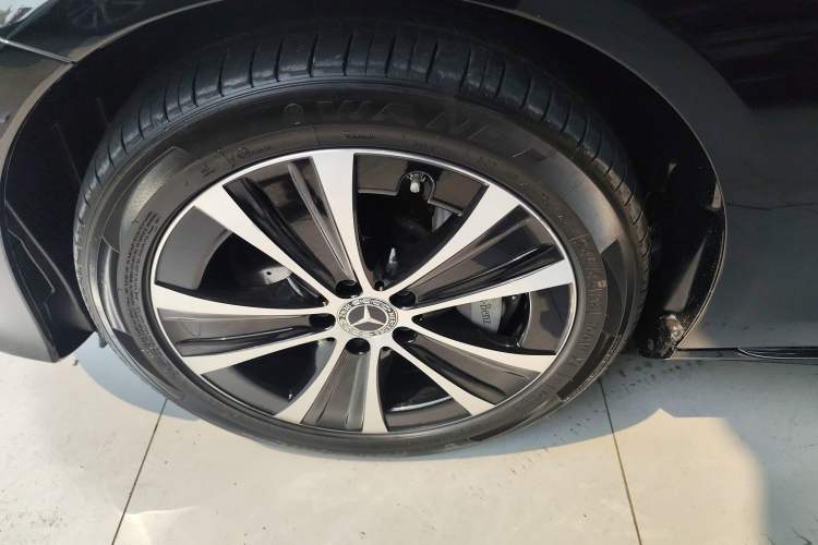 Used Mercedes-Benz E-Class New Energy 2022 Second Facelift E 350 e L Plug-in Hybrid Sedan Left Front Wheel Hub