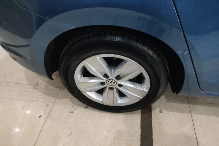 Used Volkswagen Touran 2016 Volkswagen Touran L 280TSI Manual Trend Edition Right Rear Wheel Hub