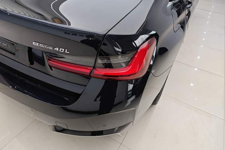 Used BMW i3 2025 eDrive 40 L Midnight Sports Package
