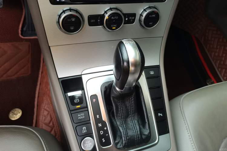 Used Volkswagen Magotan 2013 2.0 TSI Ultimate Model Gear Lever