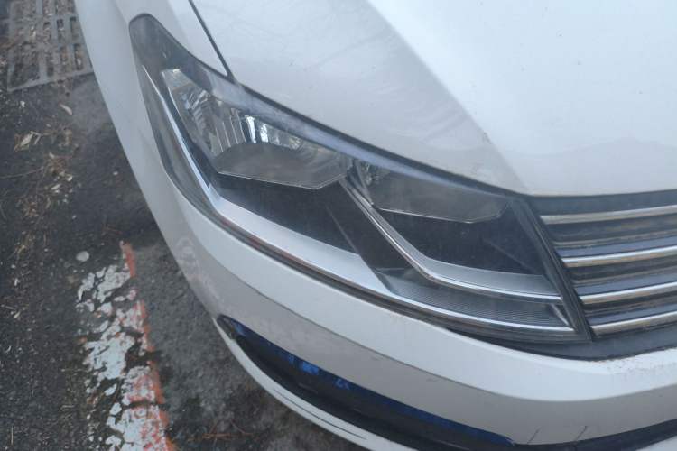 Used Volkswagen Lavida 2015 1.6L Manual Fashion Edition Right Front Headlight