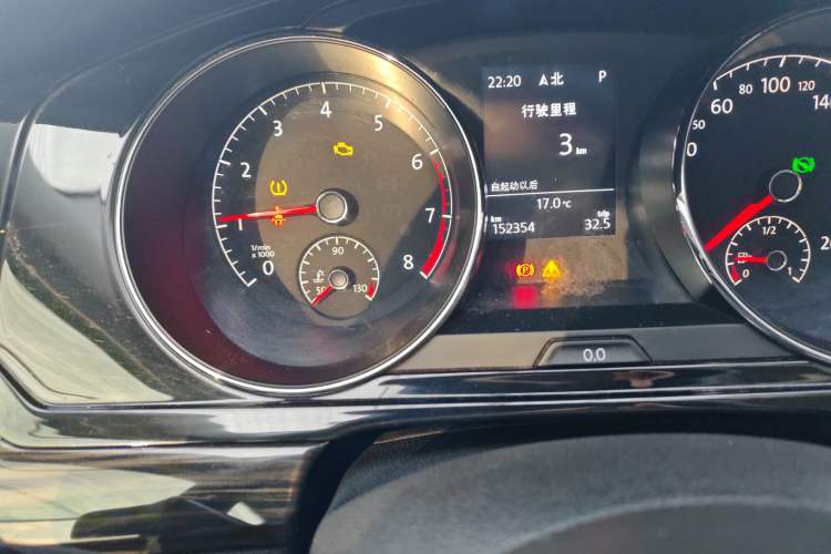 Used Volkswagen Lamando 2015 330TSI DSG Comfort Edition Odometer Close Up