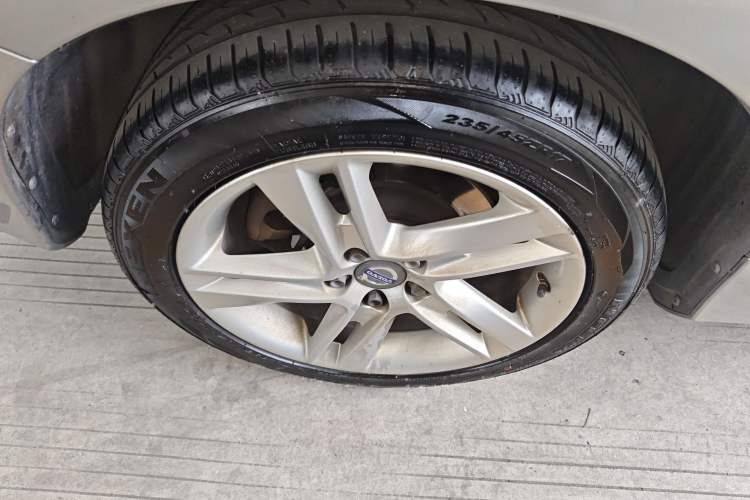 Used Volvo V60 2015 T5 Zhiya Edition Right Rear Wheel Hub